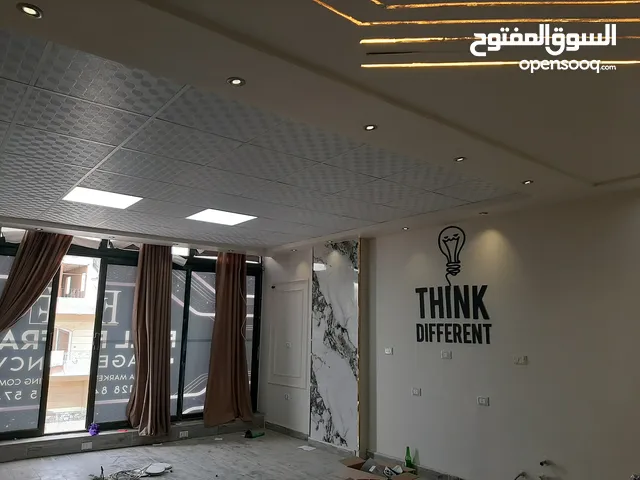 محلات للإيجار تشطيب الترا سوبر لوكس بمول راقى جداً بوسط التجمع الخامس تصلح عيادة او مكتب او تجارى
