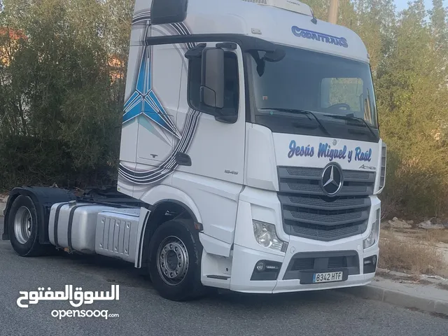 Tractor Unit Mercedes Benz 2014 in Al Jahra