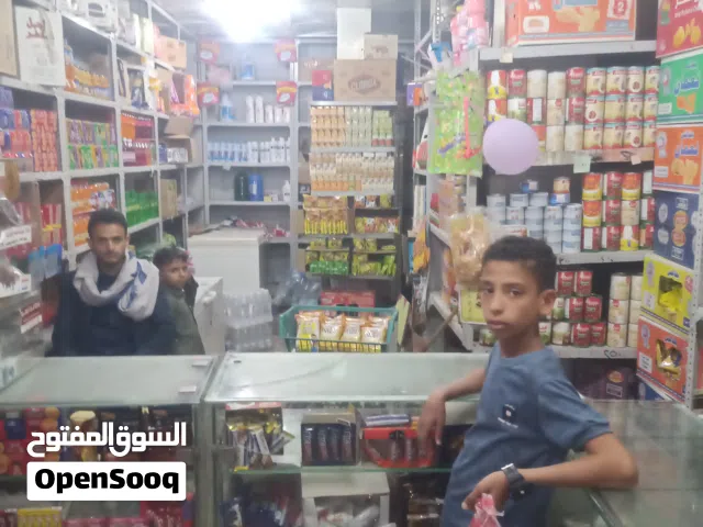 يوجد لدينا بقالة للبيع بمليون وخمس مائةعلى شارع رئيسي