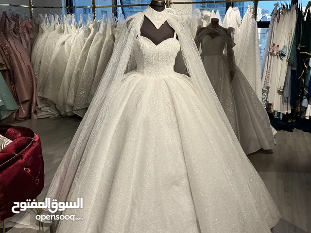 فساتين زفاف وخطوبه للبيع بسعر الجمله في عمان متوفر خدمه التوصيل لجميع المحافظات