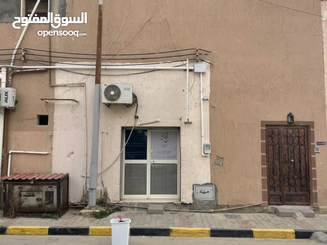 منزل ارضي للبيع واجهتين بن عاشور