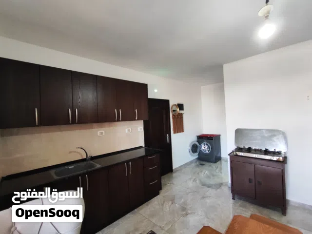 استديو مفروش للإيجار في شارع القدس قرب مطعم توستي 1500 شيقل