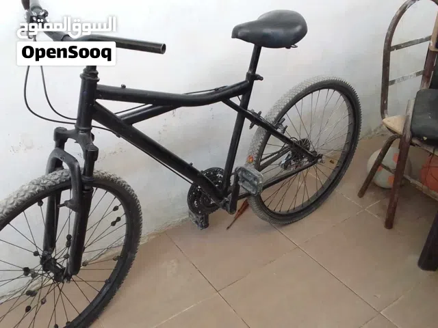 بسكليت 26 موجود في ماركا عليه غيران بس بدهم تعيرهن و بدو فحمات برك وفي فتله خفيفه جدا في جنط الأمامي