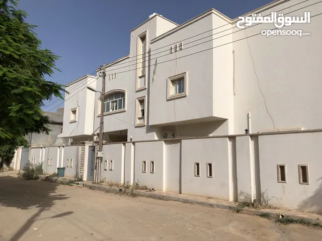 منزل للبيع دور الاول و الثلاته شقق