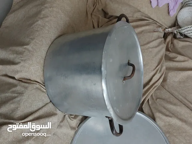 طناجر المنيوم و تيرموسات قهوة و حافظة ماء مستعملات للبيع بحالة ممتازة جدا