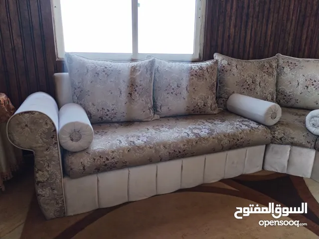 ديوانيه بنمط أمريكي شكل حرف U