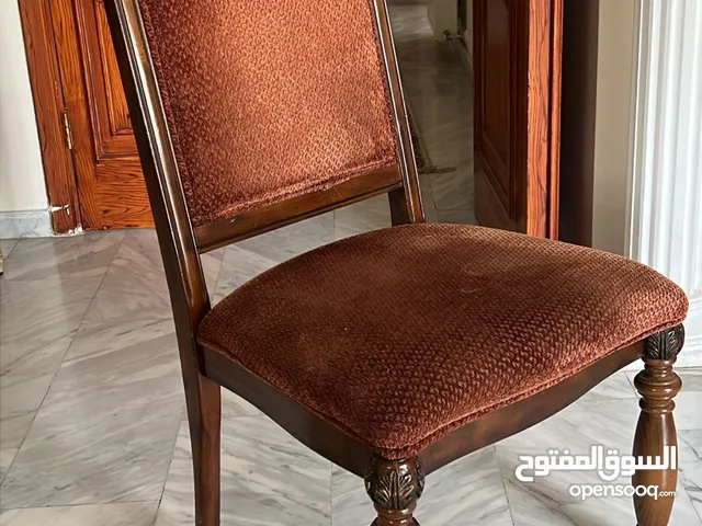 كراسي سفرة عدد 6 كراسي للبيع بحالة جيدة جدا بسعر 30 دينار للواحد