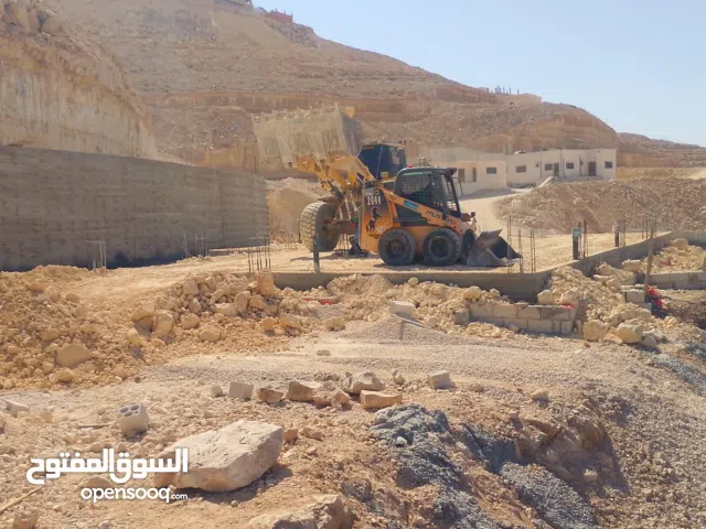 جرافات صغيرةوكبيرة للايجار