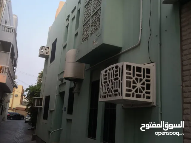 1m2 5 Bedrooms Townhouse for Sale in Muharraq Hidd