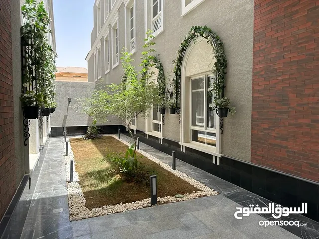 شقة فاخرة للإيجار في حي الملك سلمان مجمع الماجدية 125