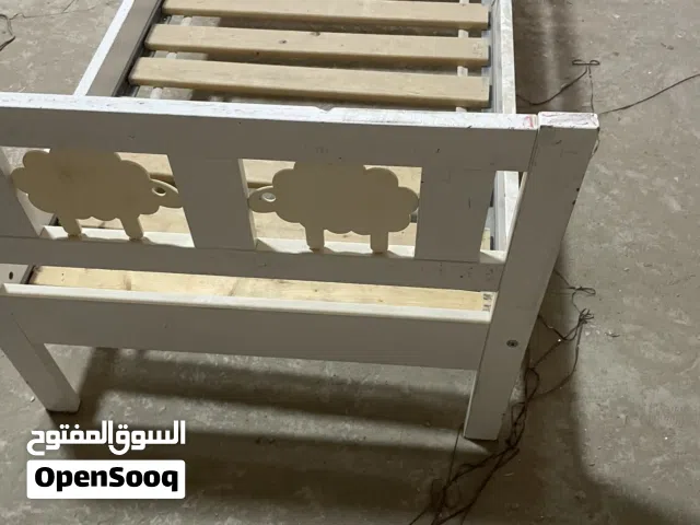 السلام عليكم سرير أطفال للبيع السعر 200 وساهل