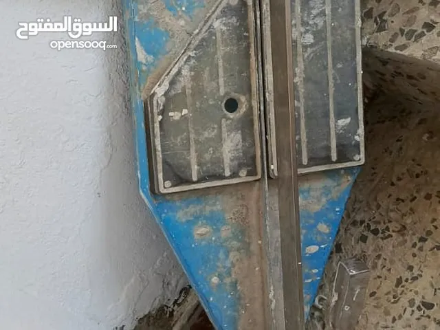 مقص بلاط نضيف للبيع بسعر مغري