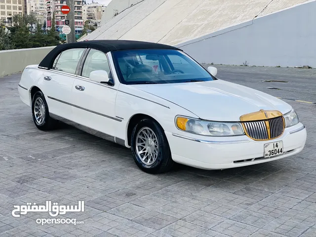 Used Lincoln Town Car in Amman