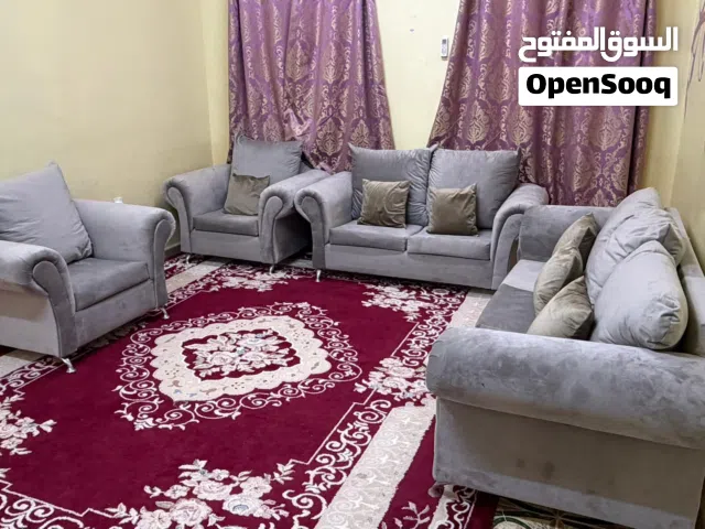 كراسي شبه جديده