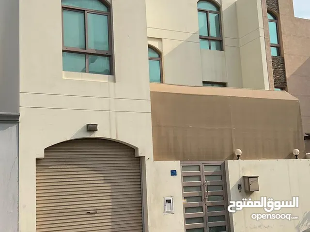 385m2 5 Bedrooms Townhouse for Sale in Muharraq Hidd