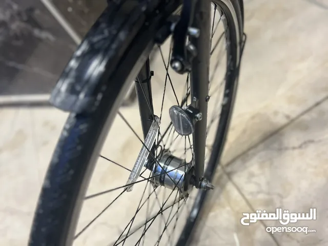 بايسكل حجم 28 باله ماركة برجستون نضيف