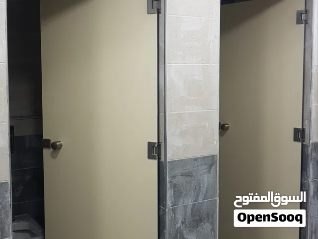 أبواب حمامات كومباكت لامينيت (للمستشفيات، المدارس، الجامعات، المصانع، النوادي، المولات...)