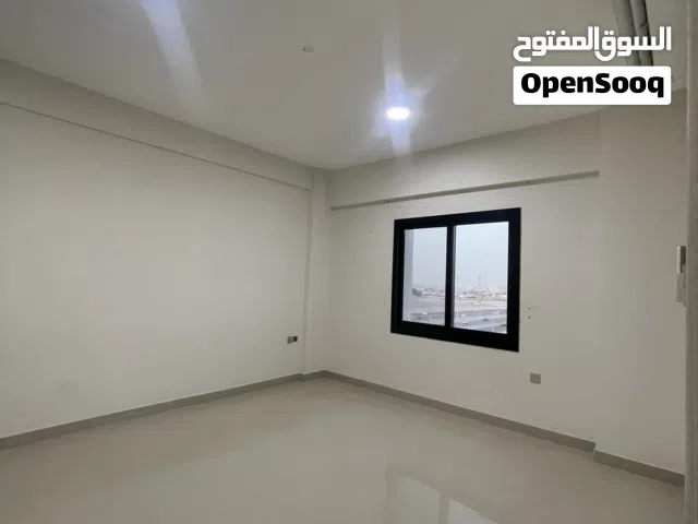 شقة الايجار في غلا تشطيبات ممتازة موقع مميز و حيوي بالقرب الخدمات بالقرب الخط سريع