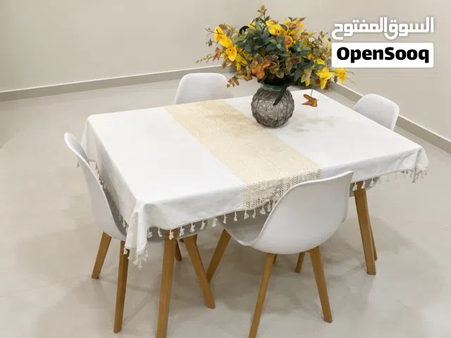 طاولة سفره بيضاء dining table