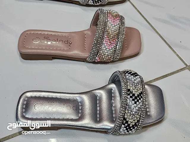 Girls Shoes in Al Dakhiliya