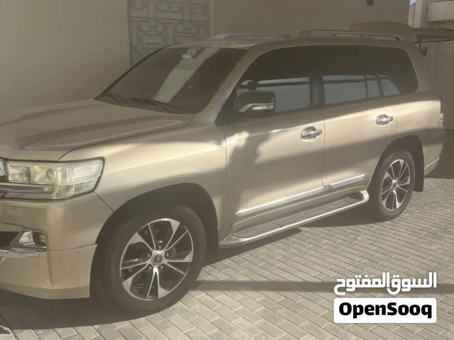 Used Toyota Land Cruiser in Abu Dhabi