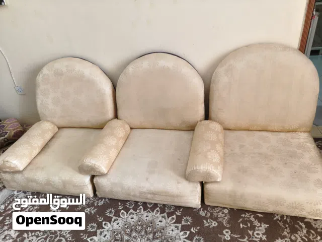 جلسة بطول 2.5 متر. خشب مع أسفنج بحالة جيدة