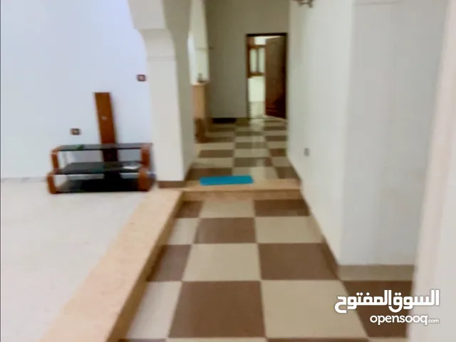 250 m2 4 Bedrooms Townhouse for Rent in Tripoli Ain Zara