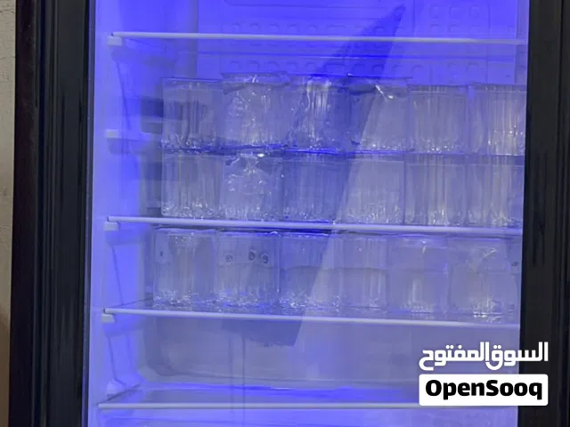 ثلاجة ELMA سعة 93 لتر (ميني بار) هي ثلاجة صغيرة وعملية، مناسبة للمكاتب، غرف النوم، الاستراحات