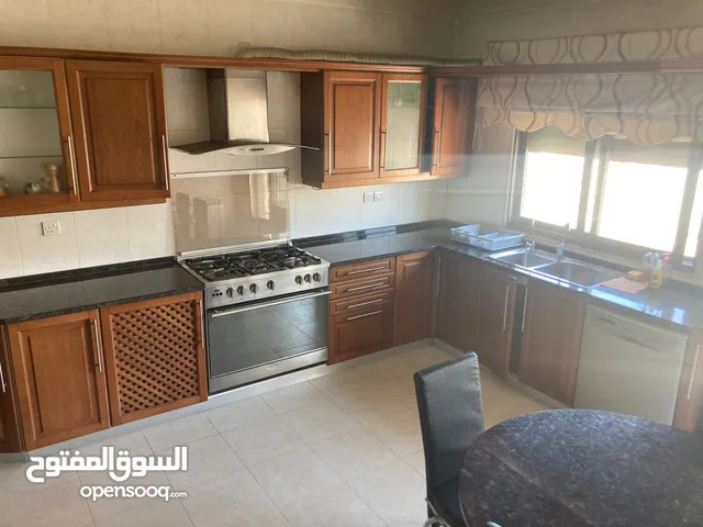 260 m2 4 Bedrooms Apartments for Rent in Amman Swefieh