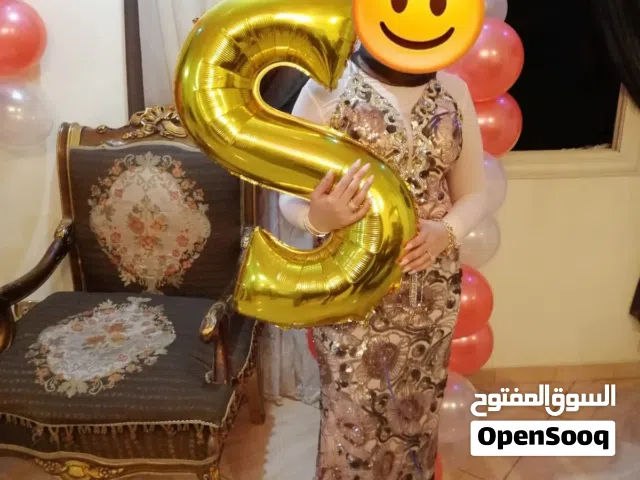 فساتين مستعملة للبيع