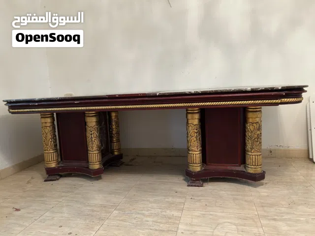 طاولة سفرة رخام طبيعي سويسري بدون كراسي فخمة جداً للبيع بسعر مغري جداً