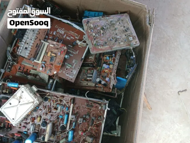 للبيع لوحات اكترونيه اتصالات وكمبيوتر وشبكات ولوحات أخرى مخلطه