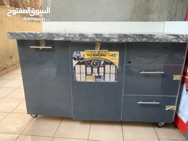 بنك للبيع.