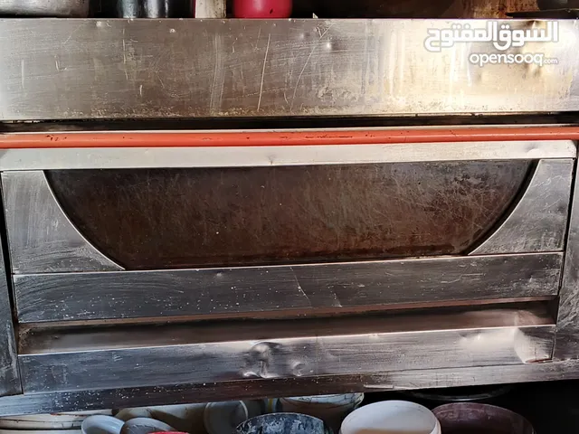 عدة محل حلويات للبيع استعمال سنة