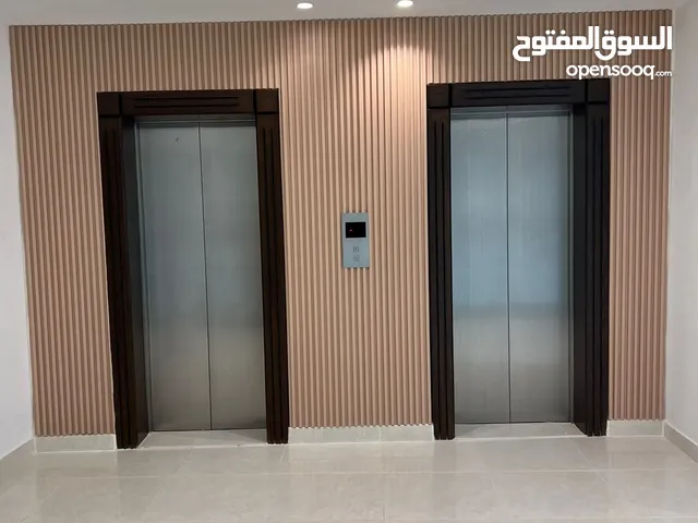 مكتب 135م جاهز للإيجار في منطقة حيوية ما بين الدوار الرابع و الشميساني و العبدلي