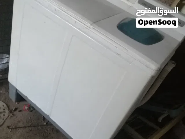غساله هيتاشي نوع ممتاز وعلى ضمان وعليها دينمو جديده لسه مختم وحجم متوسط سعرها 90 الف. لتواصل