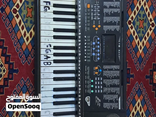 بيانو مستعمل يشتغل ب شكل نضيف