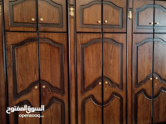 خزانه 6 ضرف طابقين خشب لتيه 18 ملبس قشره بلوط دهان وكاله ستعمال خفيف جدا بحاله الوكاله وبسعر مغري