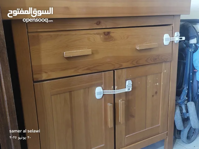 خزان ملابس أطفال طول 92 وعرض 92 بابين + جارور كبير بحاجه الي فرشه صغيره فقط