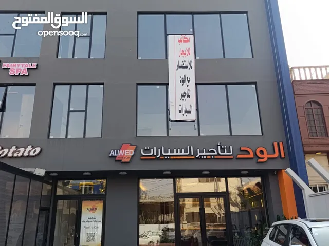 للايجار قاعة بمساحة 125متر بموقع تجاري متميز