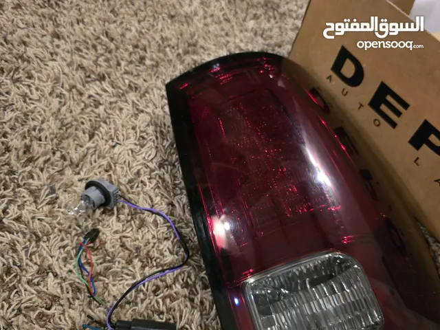 ضو خلفي يمين دودج رام 2013