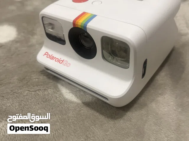 كاميرا فورية شركة polaroid go جودة واضحة بدون الالبوم مالتها مستعملة قليل ونظافتها 80٪ وياها الشاحن