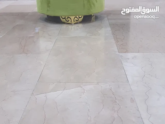 كرسي تسريحة( بوفيه ) صناعة محلية  البدر العالمية للمفروشات  موقعنا بالخوير ممكن تفصيل اي لون