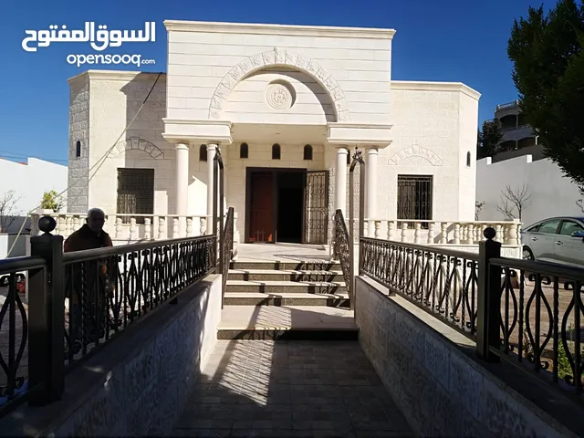700 m2 4 Bedrooms Villa for Sale in Amman Al Kamaliya