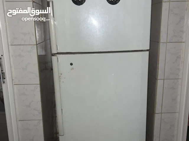 ثلاجه بخاريه قديمه شغاله بحاله ممتازه