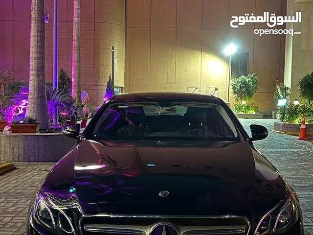 Sedan Mercedes Benz in Cairo
