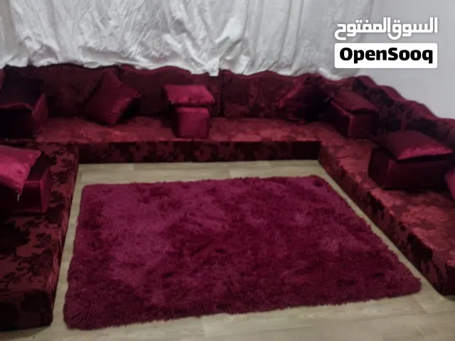 مجلس عربي شبه جديد سته متر ارتفاع 16سنتي خمس مداكي مع المخاد