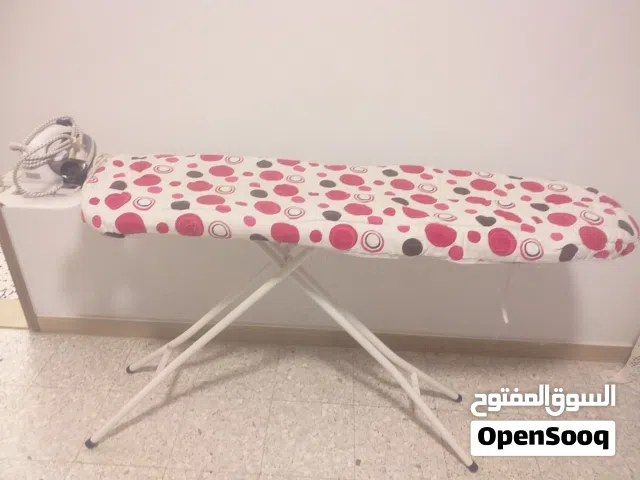 طاوله مكوى نظيفه جدا