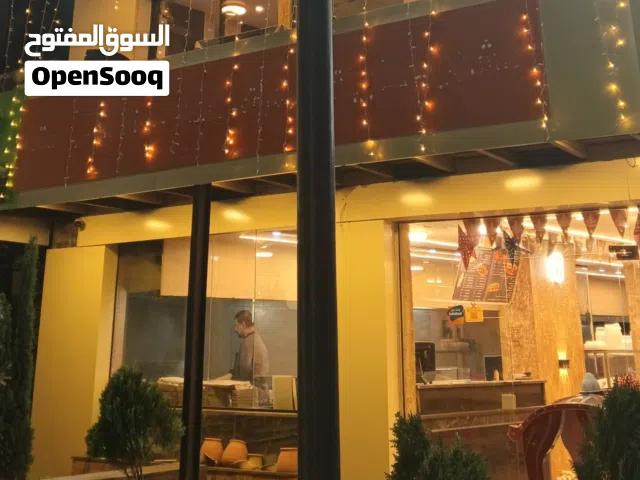 مطعم ناجح منذ 8 سنوات للبيع أو الشراكة – دخل قائم وزبائن جاهزون