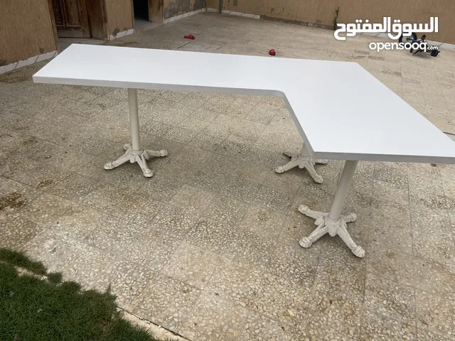 طاولة مكتبية